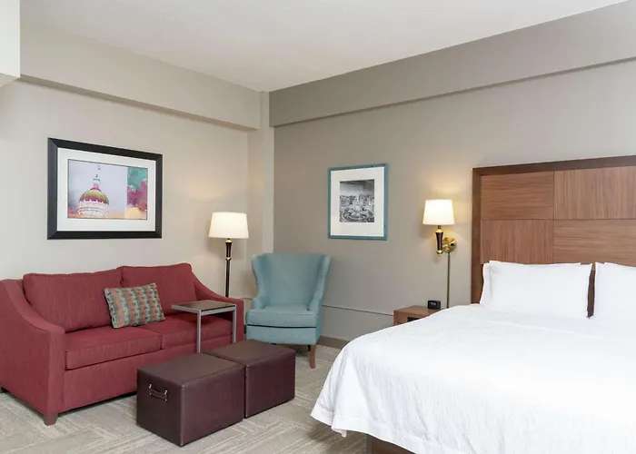 Hampton Inn Indianapolis Downtown Across From Circle Centre