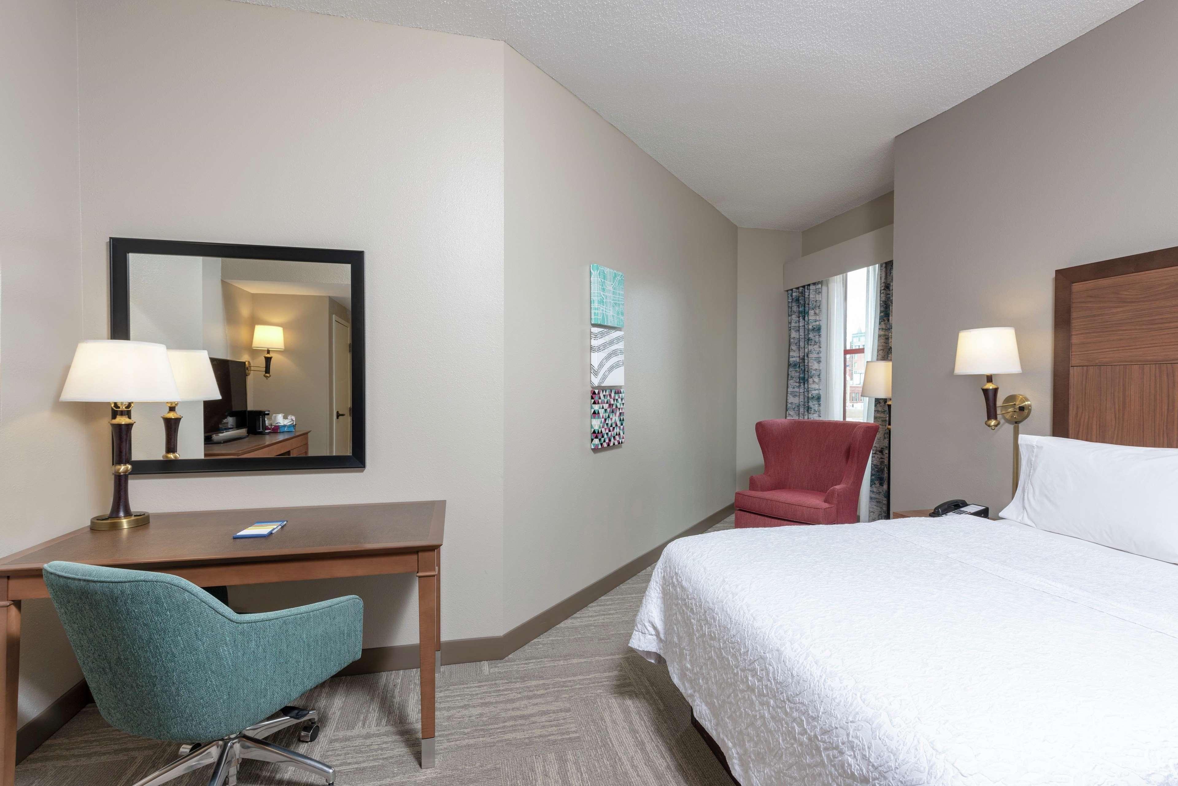 Hampton Downtown Across From Circle Centre Hotel 3*