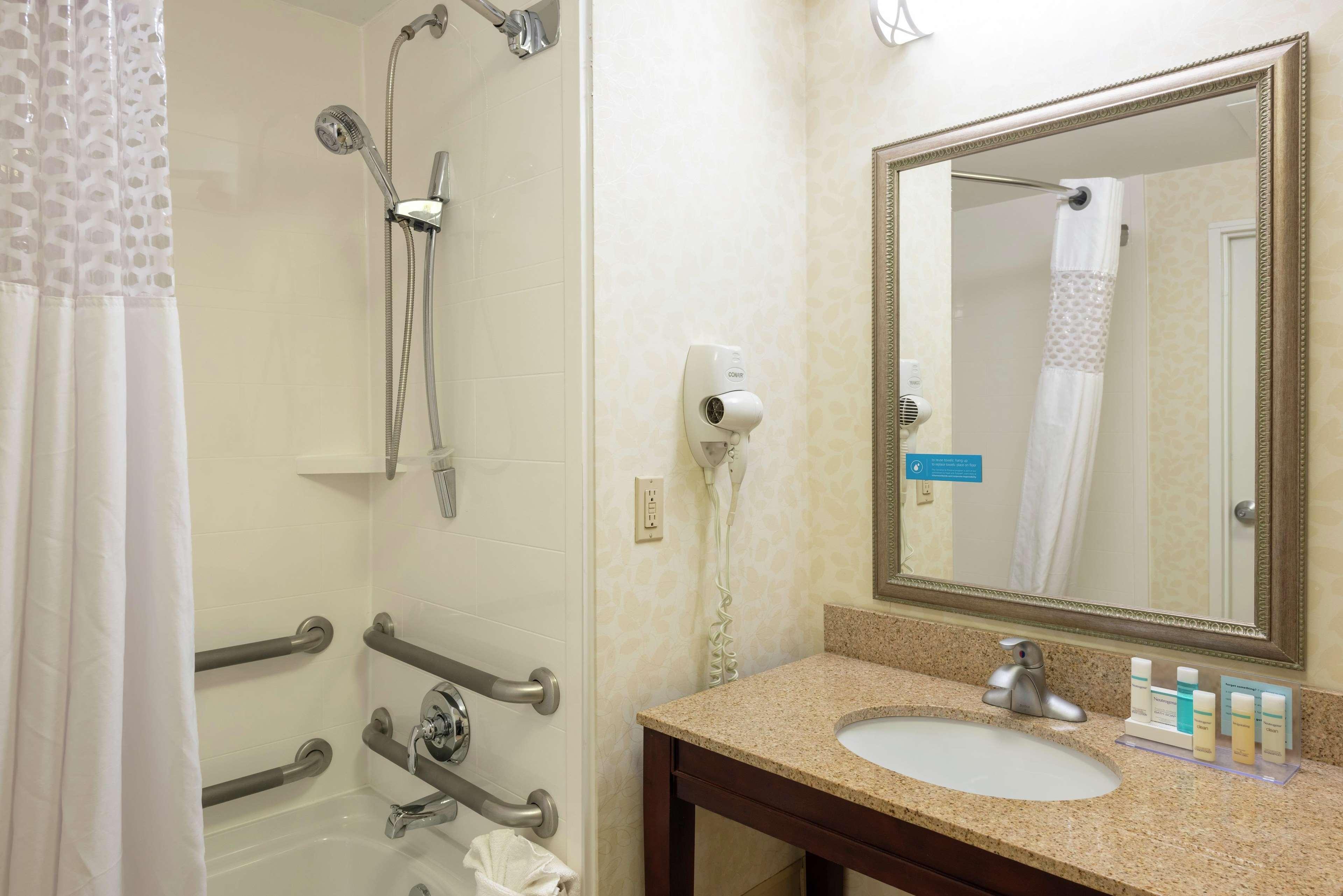 Hampton Downtown Across From Circle Centre 3*
